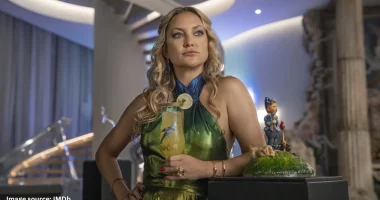 Who Is Kate Hudson? Net Worth Net Worth 2024- Hosted An "Underboob Martini Party" In A Bandeau Bra Top