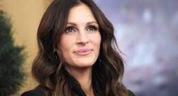 Is Julia Roberts Right or Left-handed? Can She Write With Right Hand & What did she win an Oscar for?