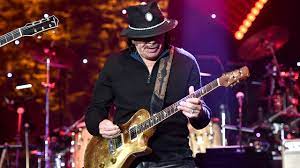 Is Carlos Santana Still Alive: Did He Collapse Due To A Heart Attack? Illness, Health Update & Wife