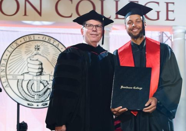 STEPH CURRY GRADUATES FROM DAVIDSON COLLEGE WITH WIFE AND KIDS CHEERING ...