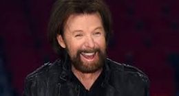 Ronnie Dunn Face Change: Did He Do Plastic Surgery? Injuries And Plane Crash Details