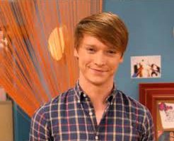 Who Are Calum Worthy Parents?