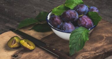 11 Incredible Benefits of Plum Fruits For Your Skincare Routine