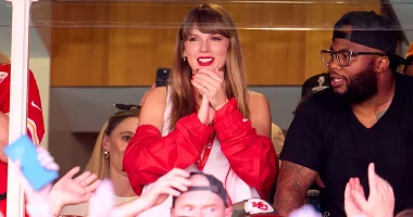 Taylor Swift Attends Chiefs' Game with Family to Support Travis Kelce