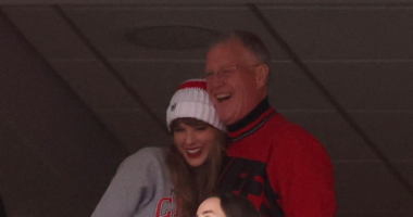 Taylor Swift Pauses Tour for Dad’s Heart Surgery Recovery